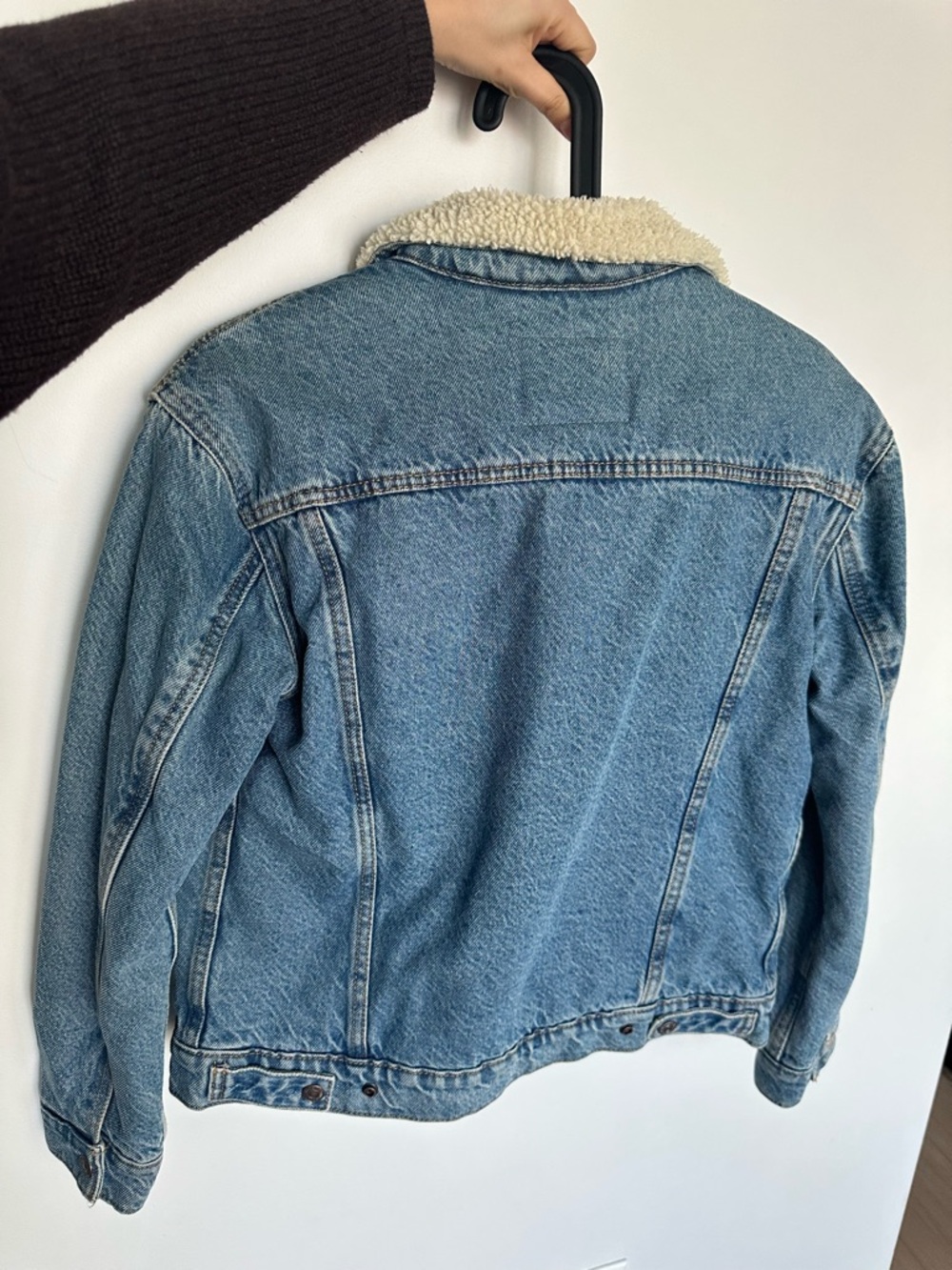 XS Levi’s Women’s Denim Sherpa Trucker Jacket - Blue - Picture 3 of 3